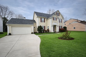 Building Photo - Beautiful 4 Bedroom Home with Fireplace & 2-Car Garage – Charlotte, NC