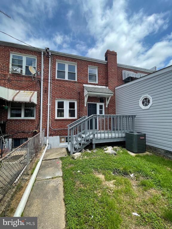 Building Photo - 332 Endsleigh Ave