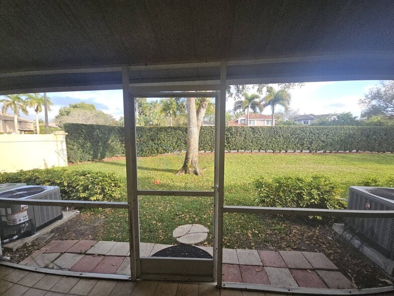 Building Photo - 2925 Belmont Ln