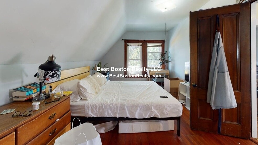 Building Photo - 289 Summer St