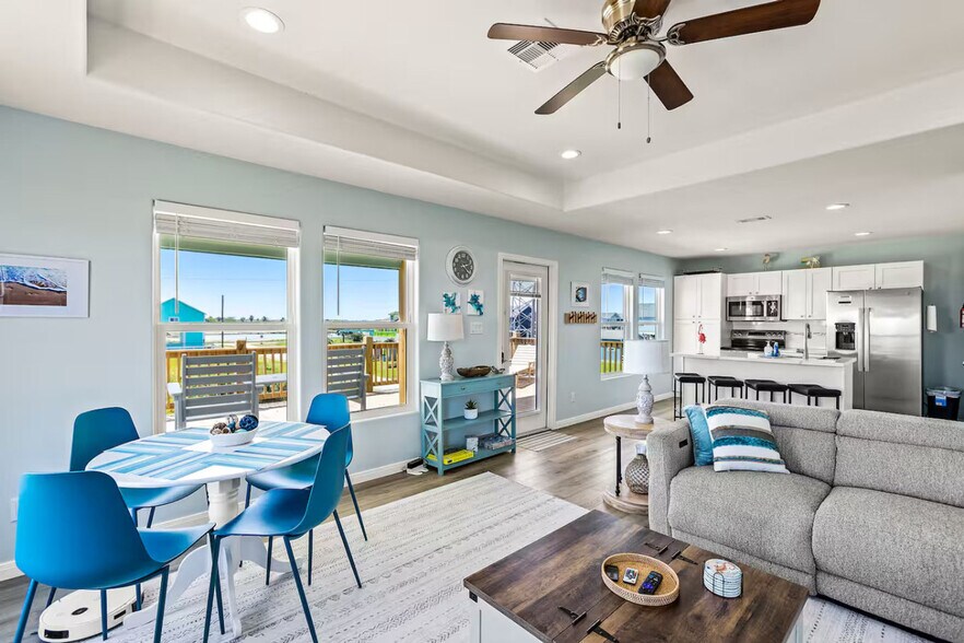 Building Photo - 1062 Cedar Ln