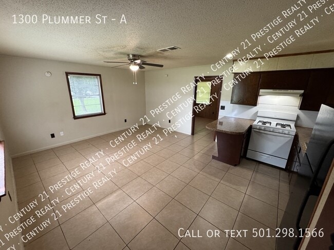 Building Photo - 1300 Plummer St