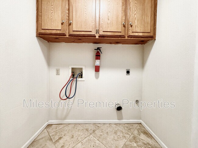 Building Photo - 2110 Oak Creek Cir