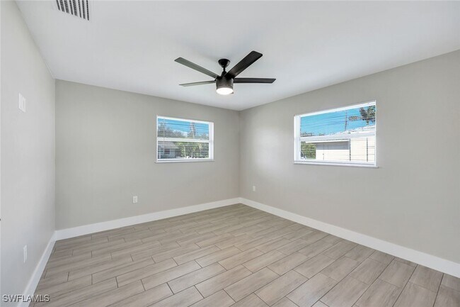 Building Photo - 4950 Esplanade St