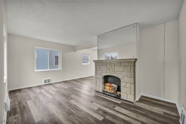 Building Photo - 766 E 232nd St