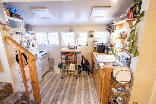 Building Photo - 33275 Wild Rose Dr