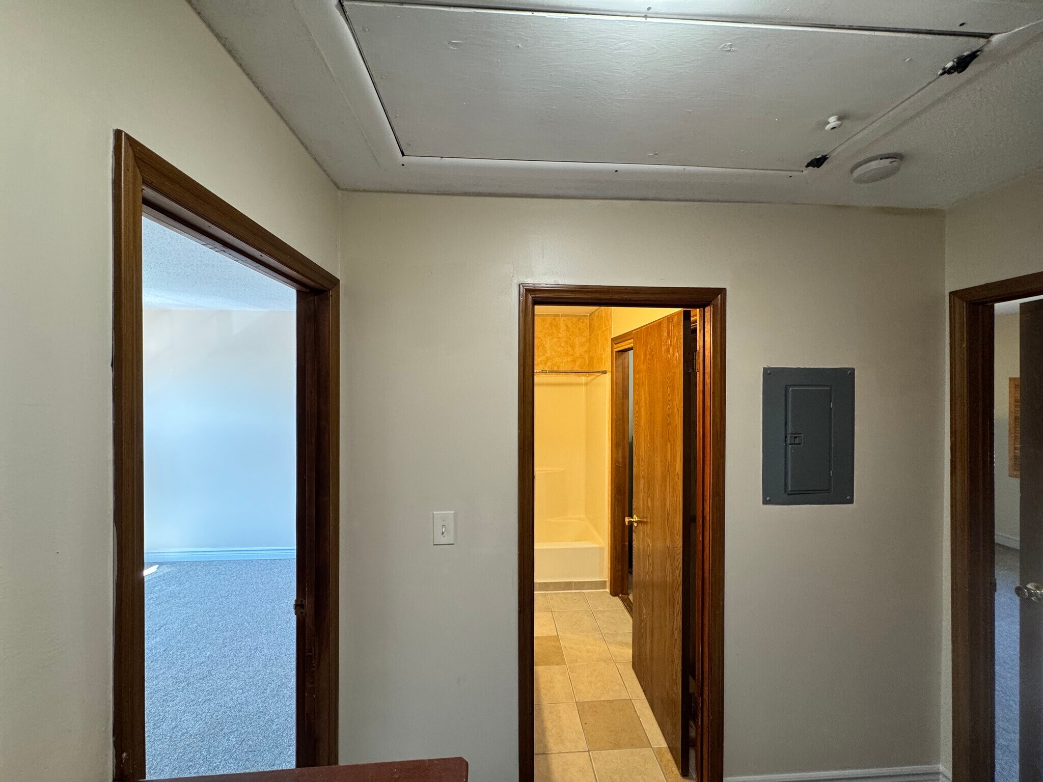 Building Photo - 975 Meriden Rd