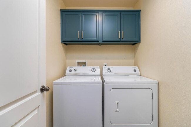 Building Photo - 38945 Turtle Pond Ln