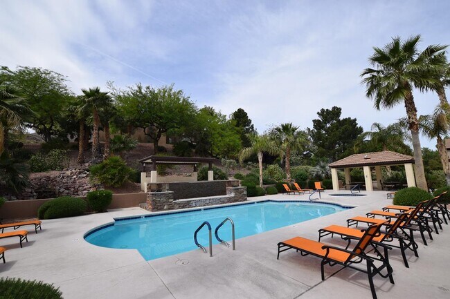 Building Photo - Fantastic, well maintained 2 bedroom condo.