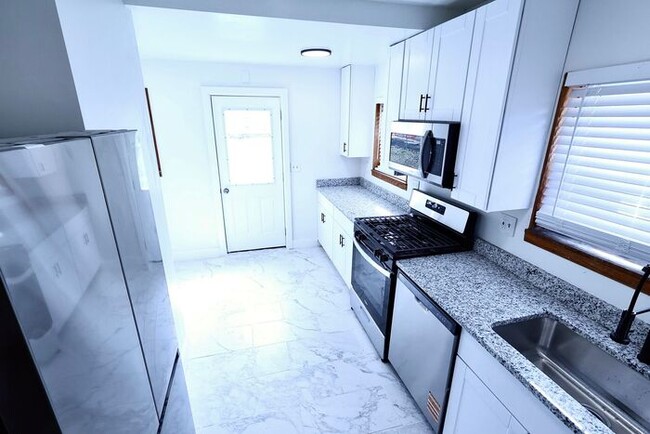 Building Photo - 450 Stanton Ave