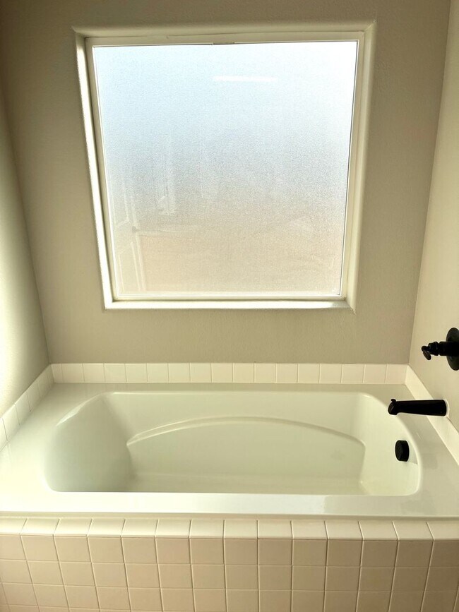 Building Photo - Price Reduced plus FREE JANUARY RENT!!! Beautiful 4 Bed/3 Bath West Greeley Home – Spacious Lot &...