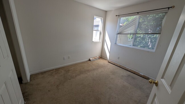 Building Photo - Experience Modern Comfort in This Newer Sp...