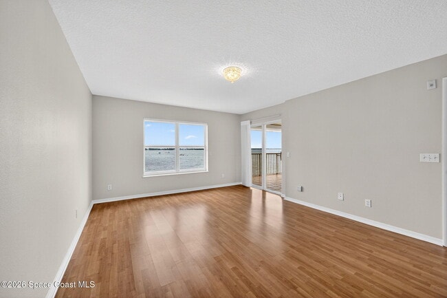 Building Photo - 102 Riverside Dr