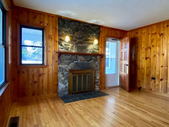 Building Photo - 729 Asbury Rd