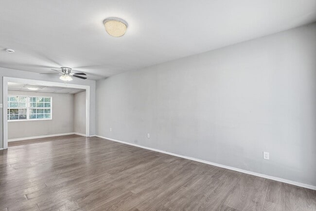 Building Photo - Ranch Style Home in Southside Savannah