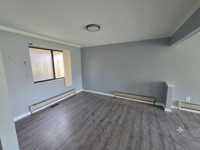 Building Photo - 14443 Lakeshore Dr