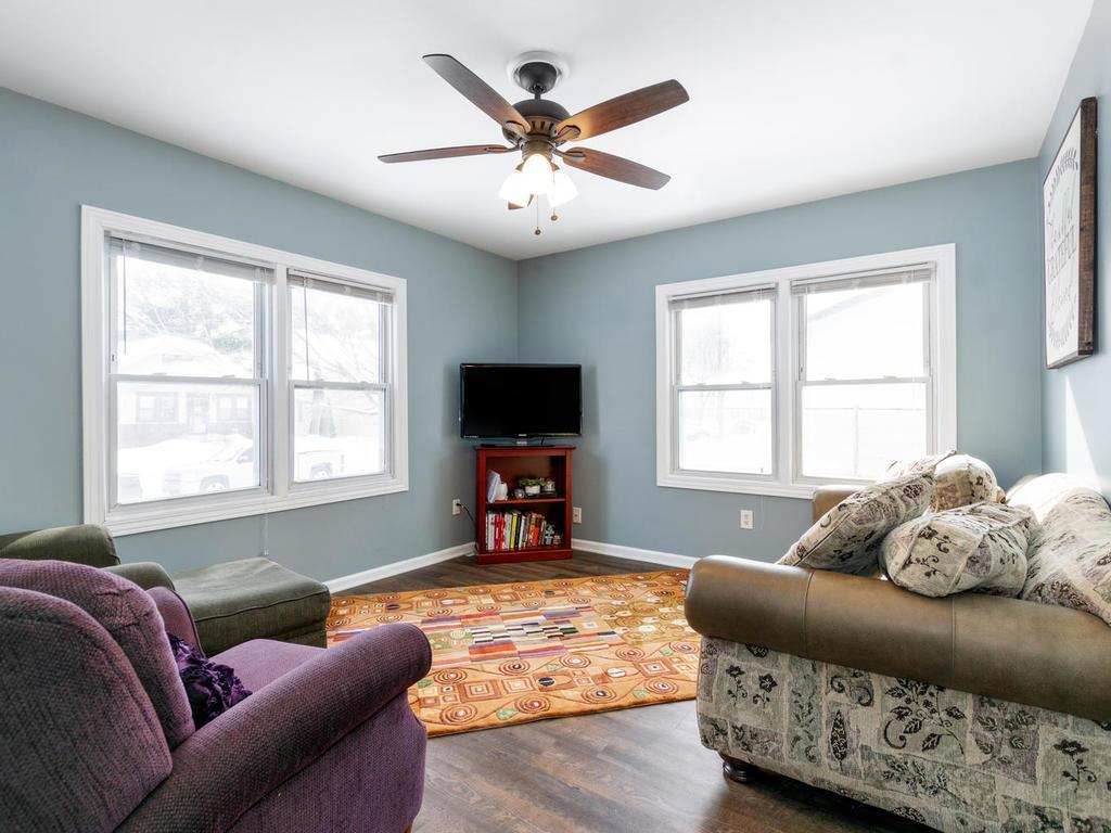 Building Photo - 726 Quincy St NE