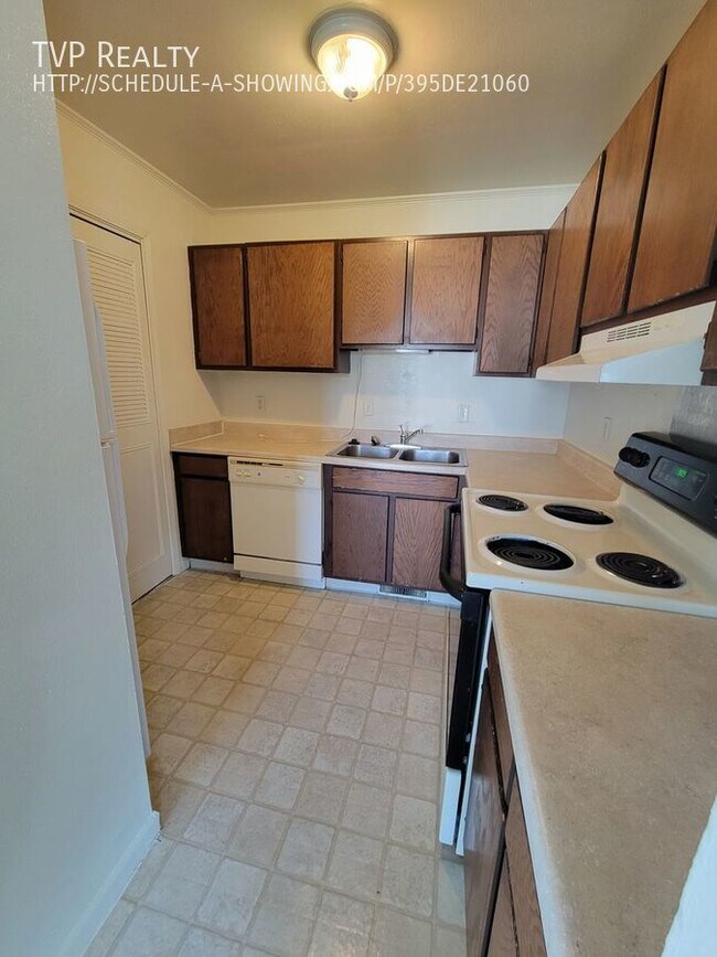 Building Photo - 2bdr Townhouse Central Air