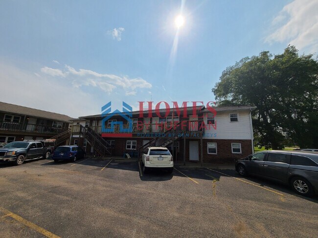 Building Photo - Upstairs One-Bedroom Apartment | Boonville...