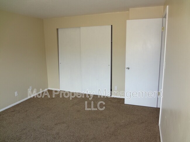Building Photo - 4642 S Arlington Park Dr