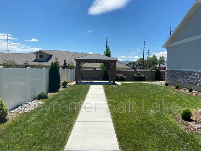 Building Photo - 2687 Constance Way