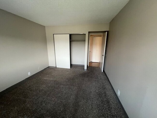 Building Photo - Multi-family Apartment Community