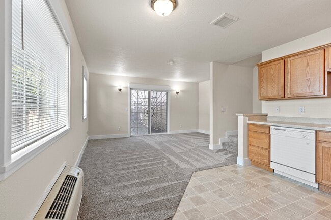 Building Photo - 886 S St