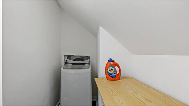 Building Photo - 5545 Davey St