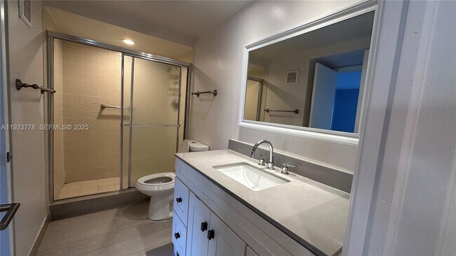 Building Photo - 200 Lakeview Dr