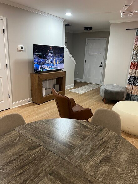 Liv Room TV (shared) - 2006 Linda Jones Ave