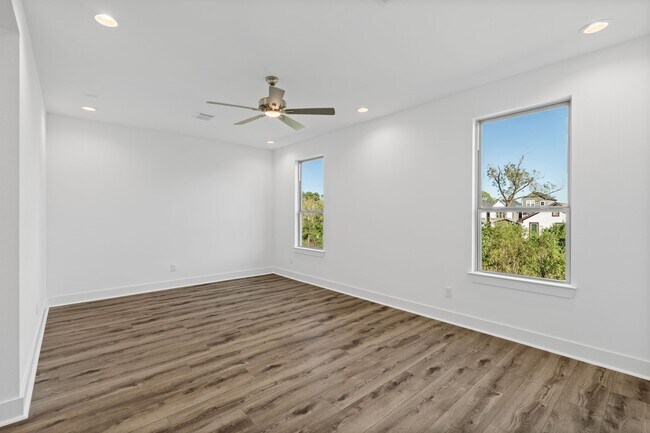 Building Photo - 5610 Savyon Dr