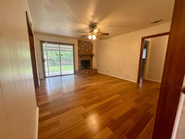 Building Photo - Ready for Move-In