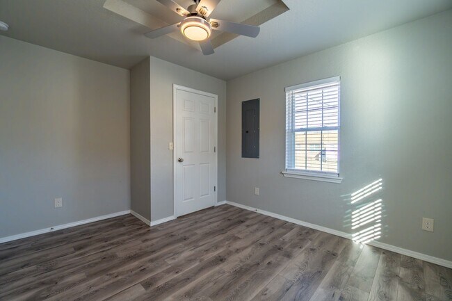 Building Photo - Gorgeous 3 Bedroom 2 Bathroom Home in Fort Smith