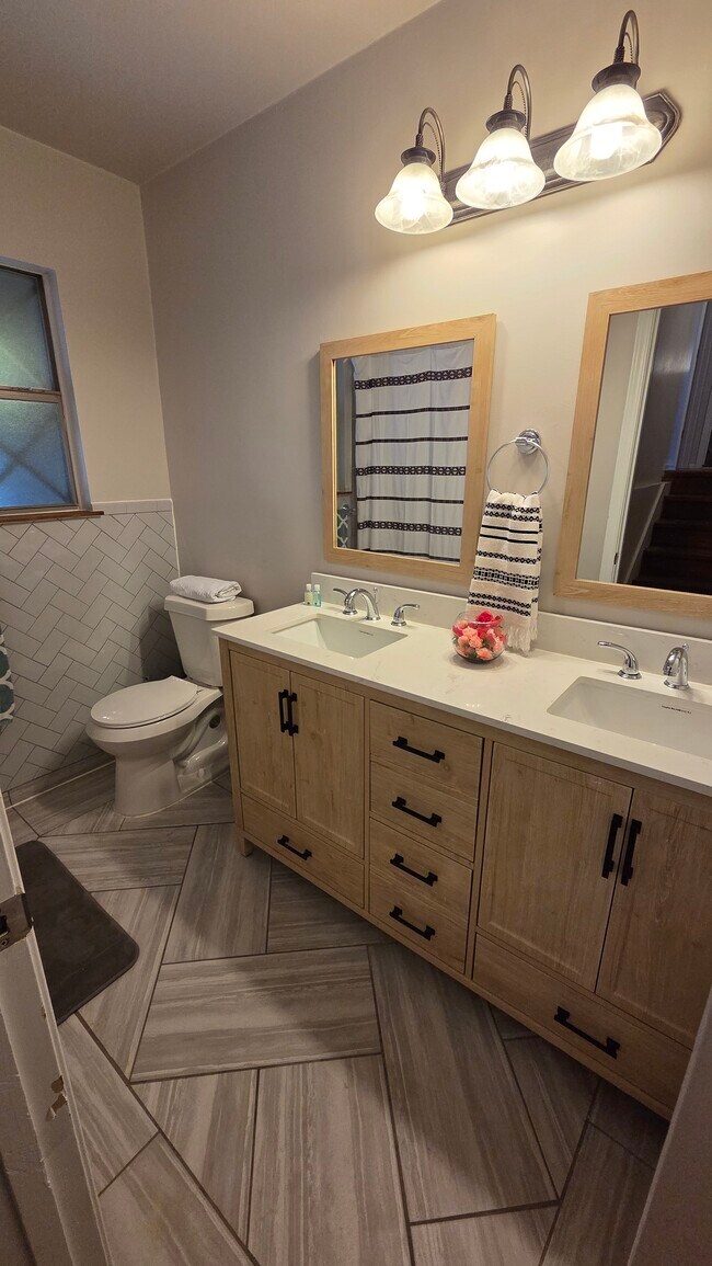 Building Photo - 2910 Wacos Dr