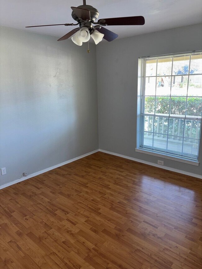 Building Photo - 3 Bedroom 2 Bathroom Georgetown Home