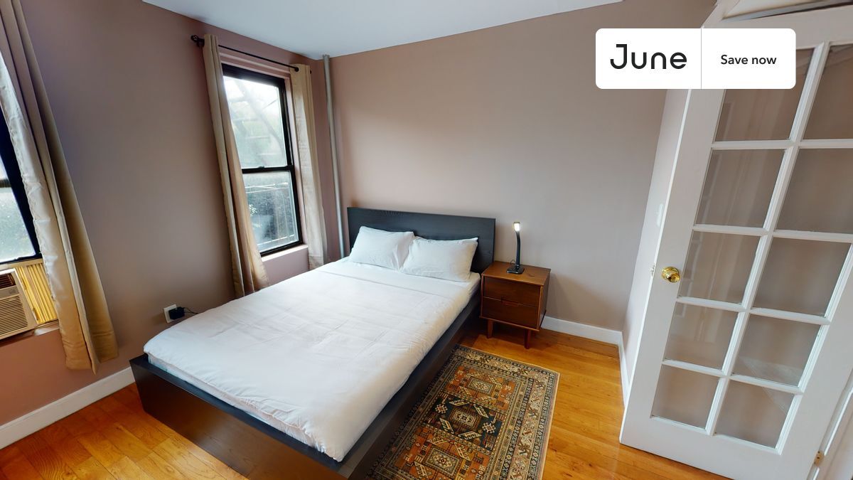 Building Photo - 715 E 5th St