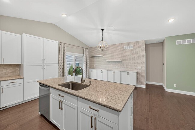 Building Photo - 15 Country Trail Ct