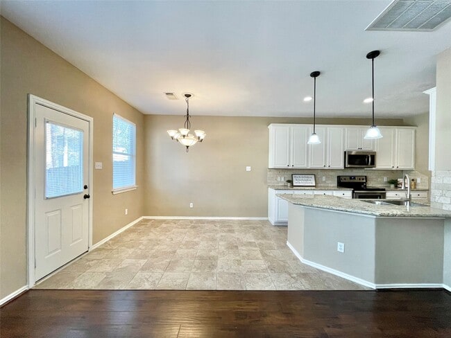 Building Photo - 19 Blue Creek Pl