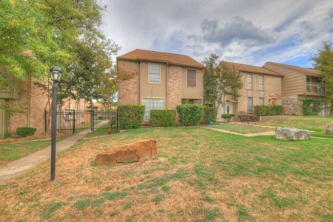 Building Photo - 9009 N Plaza