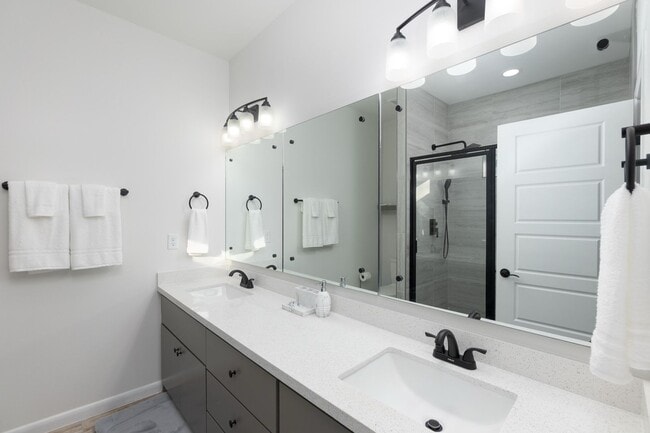 Building Photo - FOR LEASE - MODERN COMFORT MEETS PRIME LOC...