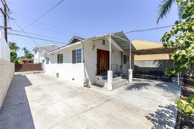 Building Photo - 1217 Elm Ave