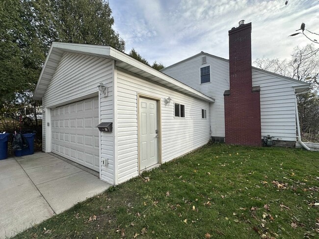 Building Photo - Welcome to your new home!