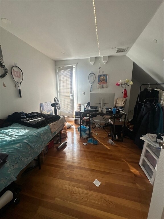 Building Photo - 59 Circuit St