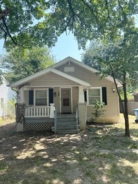 Building Photo - Charming 2-Bedroom, 1-Bathroom Home with Fenced Backyard & Detached Garage!