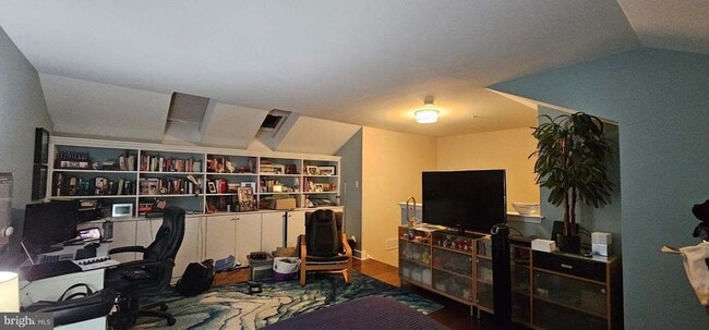 Building Photo - 805 Rosehill Dr