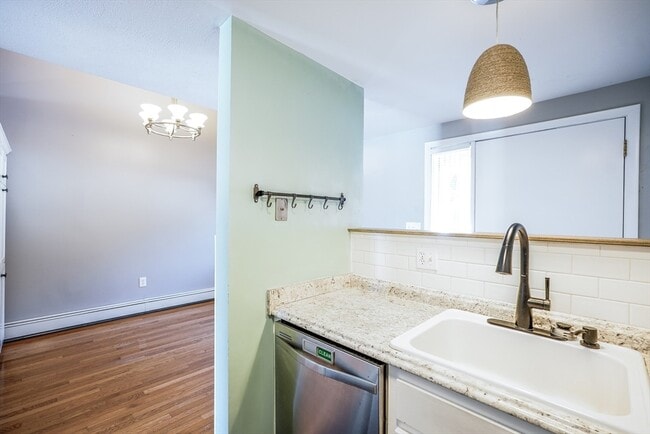 Building Photo - 40 Spring Cove Rd