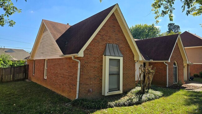 Building Photo - 1388 Hardwood Trail