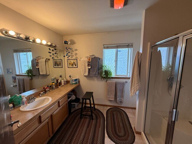 Building Photo - 4 bdrm/2.5 bath home in Barkley Area