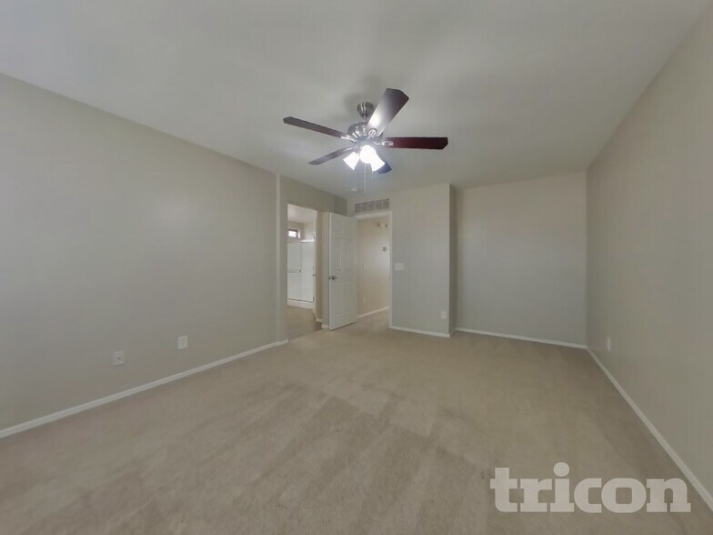 Building Photo - 17244 W Maui Ln