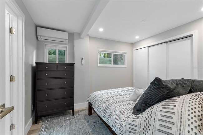 Building Photo - 228 E Harding St